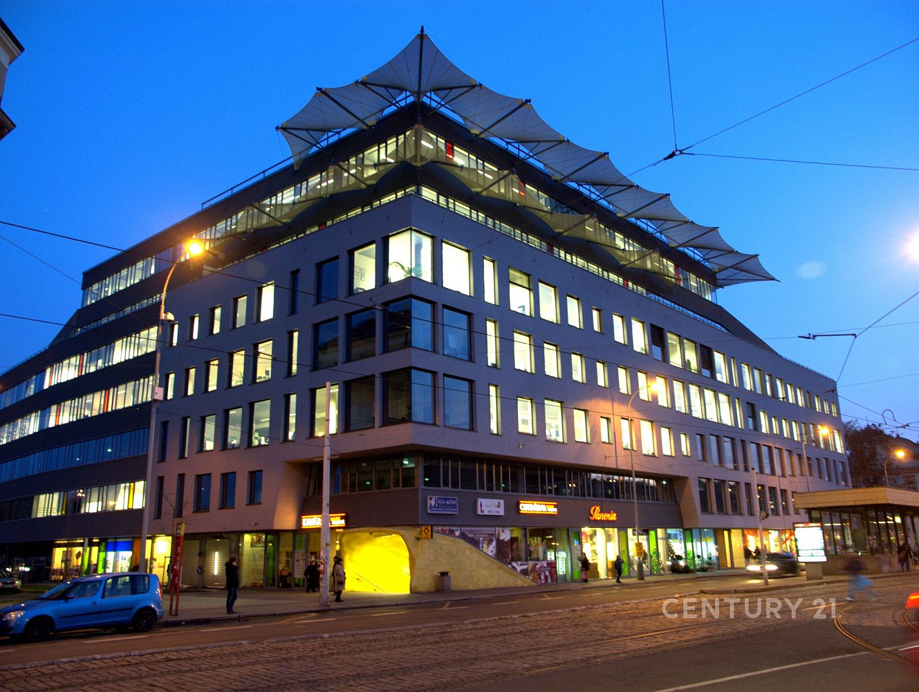 Pronájem kanceláře 239 m²