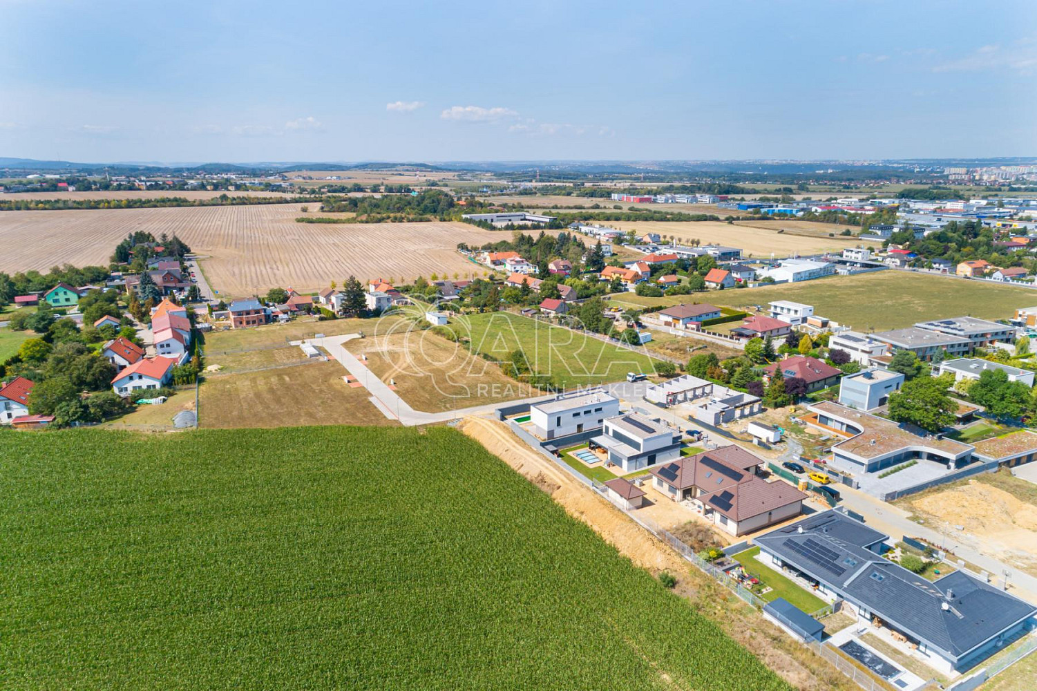 Prodej stavebního pozemku 2 304 m² – fotografie 3