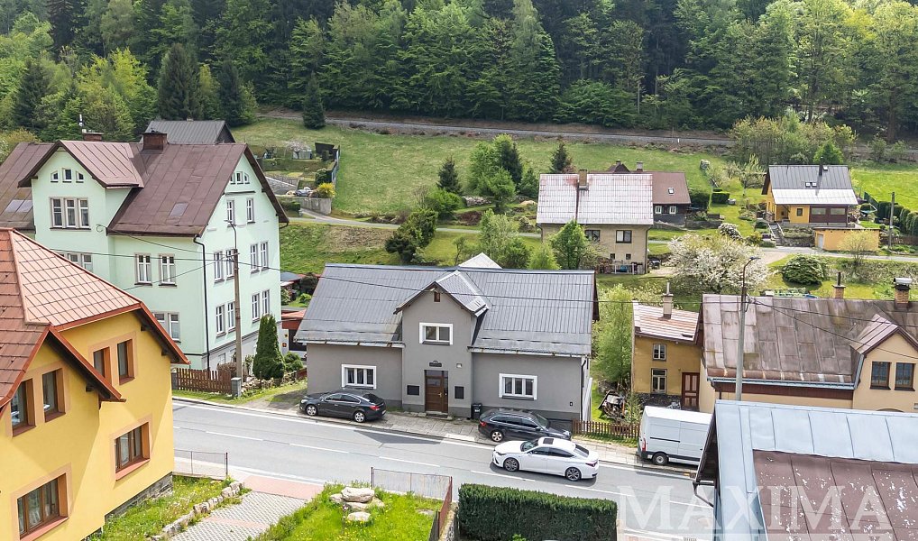 Prodej domu 300 m² s pozemkem 682 m², Desná – náhled fotky 2