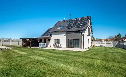 Prodej domu 135 m² s pozemkem 833 m², Kozomín, okres Mělník