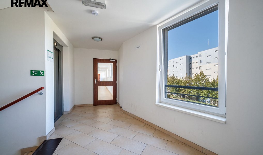 Prodej bytu 1+kk 29 m², Praha – náhled fotky 4