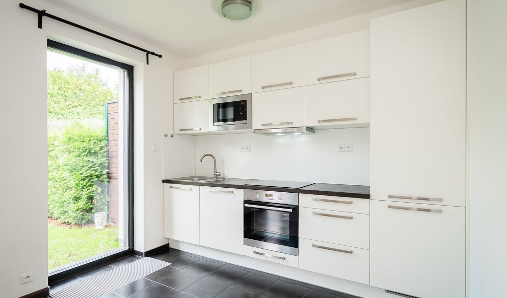 Pronájem domu 110 m² s pozemkem 196 m², Praha – náhled fotky 2