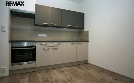 Pronájem bytu 1+kk 38 m², Sídlištní, Praha 6 - Suchdol