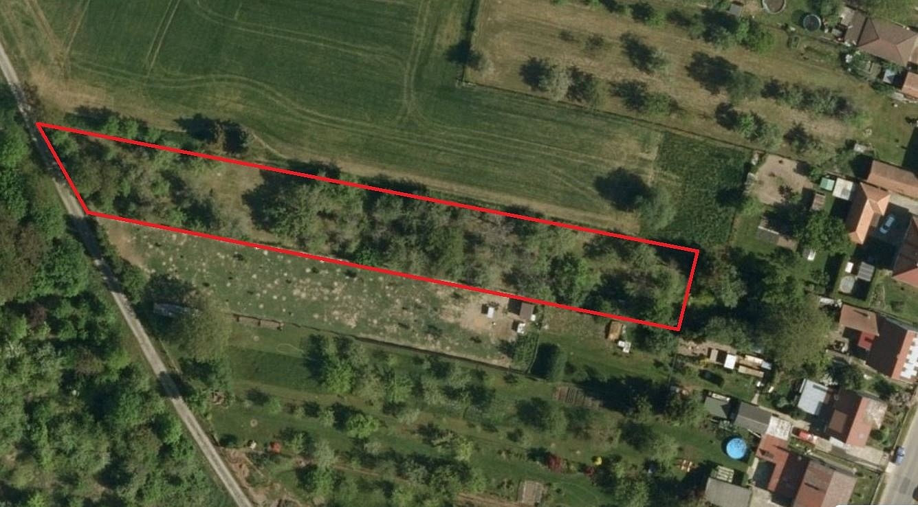 Prodej stavebního pozemku 2 033 m² – fotografie 3