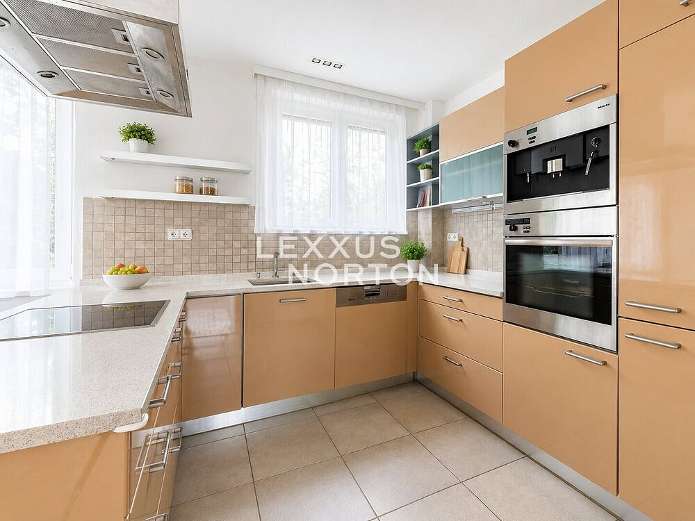 Pronájem domu 172 m² s pozemkem 295 m² — photo 3