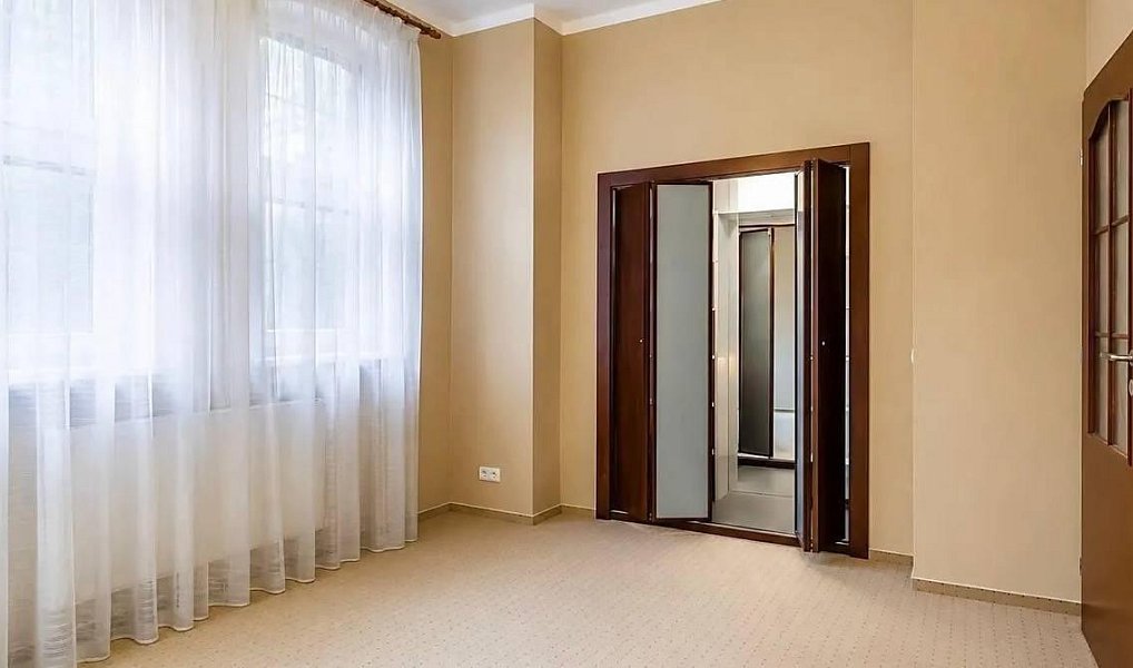 Pronájem domu 1 300 m² s pozemkem 1 022 m², Praha – náhled fotky 8