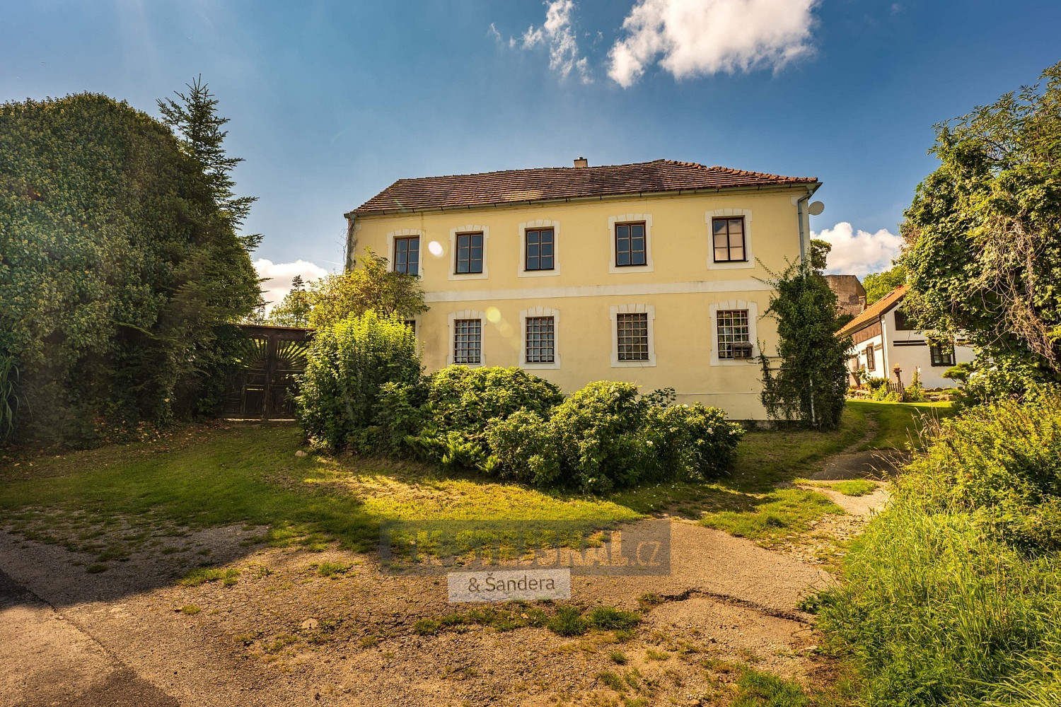 Prodej domu 430 m² s pozemkem 57 892 m²