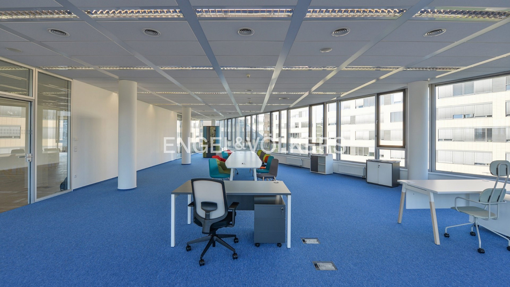 Pronájem kanceláře 1 145 m² – fotografie 2