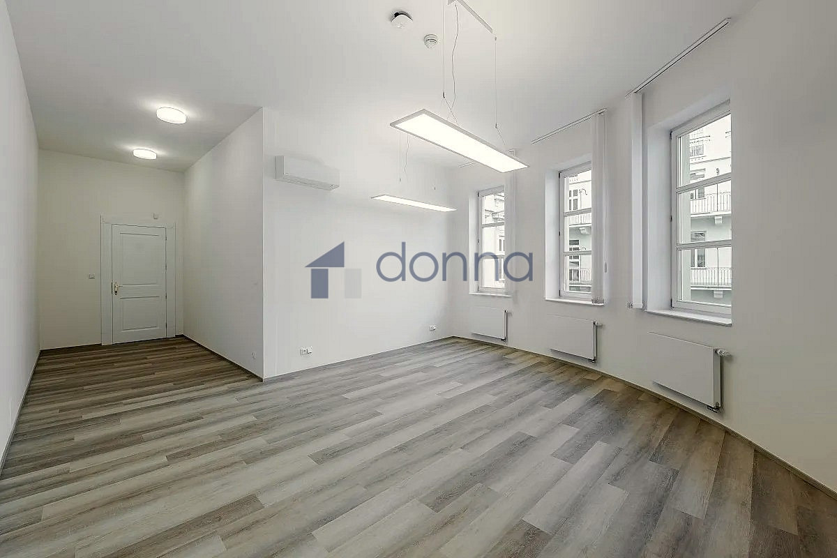 Pronájem kanceláře 156 m² – fotografie 4