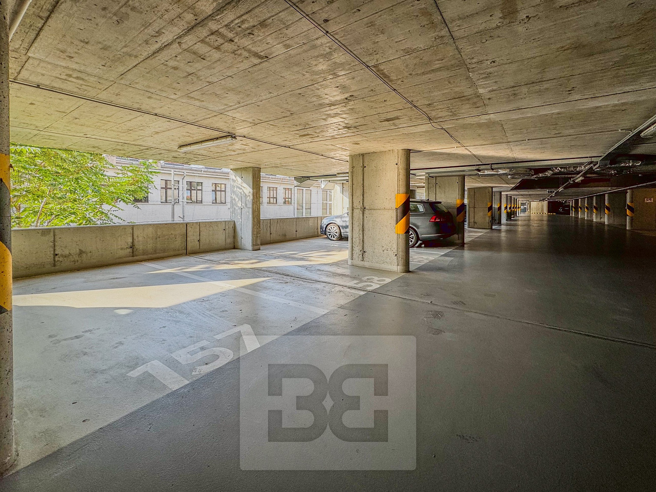 Pronájem garáže, 12 m2 - praha - libeň — photo 2