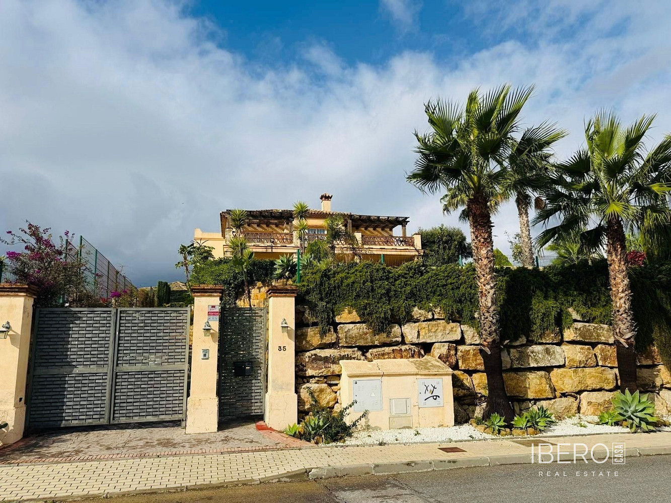 Prodej domu 495 m² s pozemkem 1 000 m²