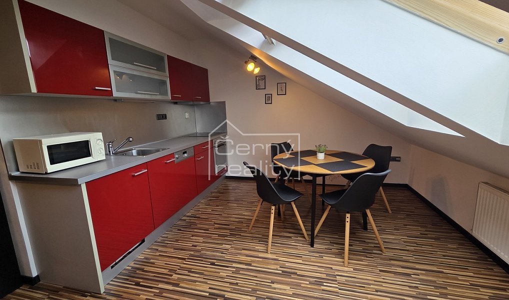 Pronájem bytu 1+kk 50 m², Jičín – náhled fotky 2