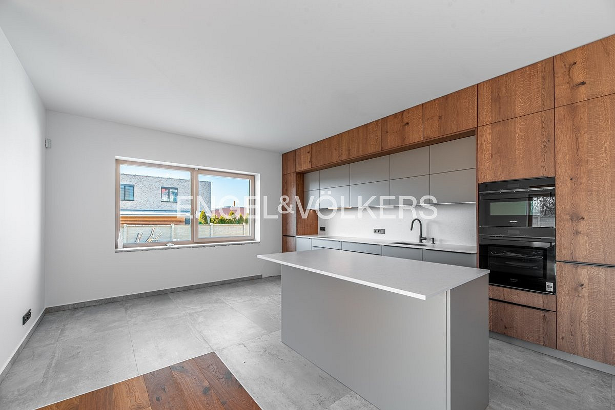 Pronájem domu 195 m² s pozemkem 605 m²