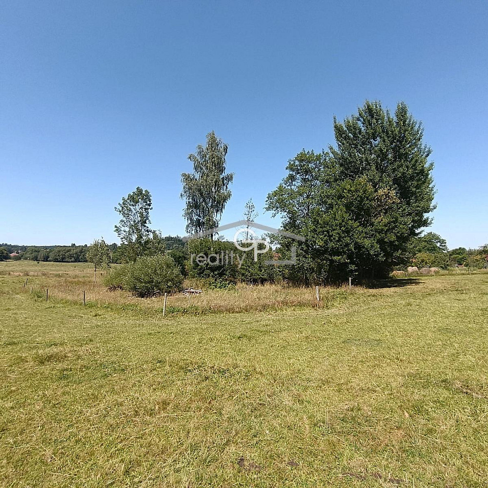 Prodej stavebního pozemku 1 586 m²