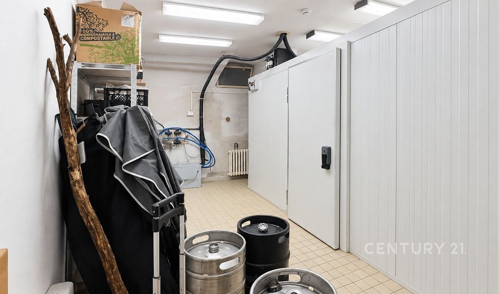 Pronájem obchodních prostor 210 m², Praha – náhled fotky 8
