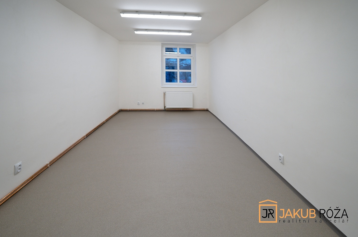 Pronájem kanceláře 206 m² – fotografie 3