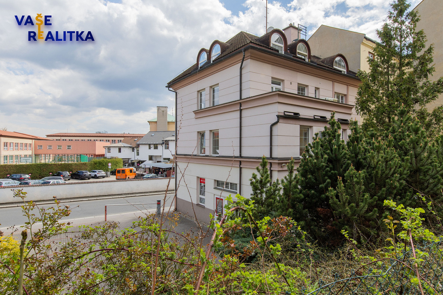 Prodej nájemního domu, činžáku 347 m² — photo 2
