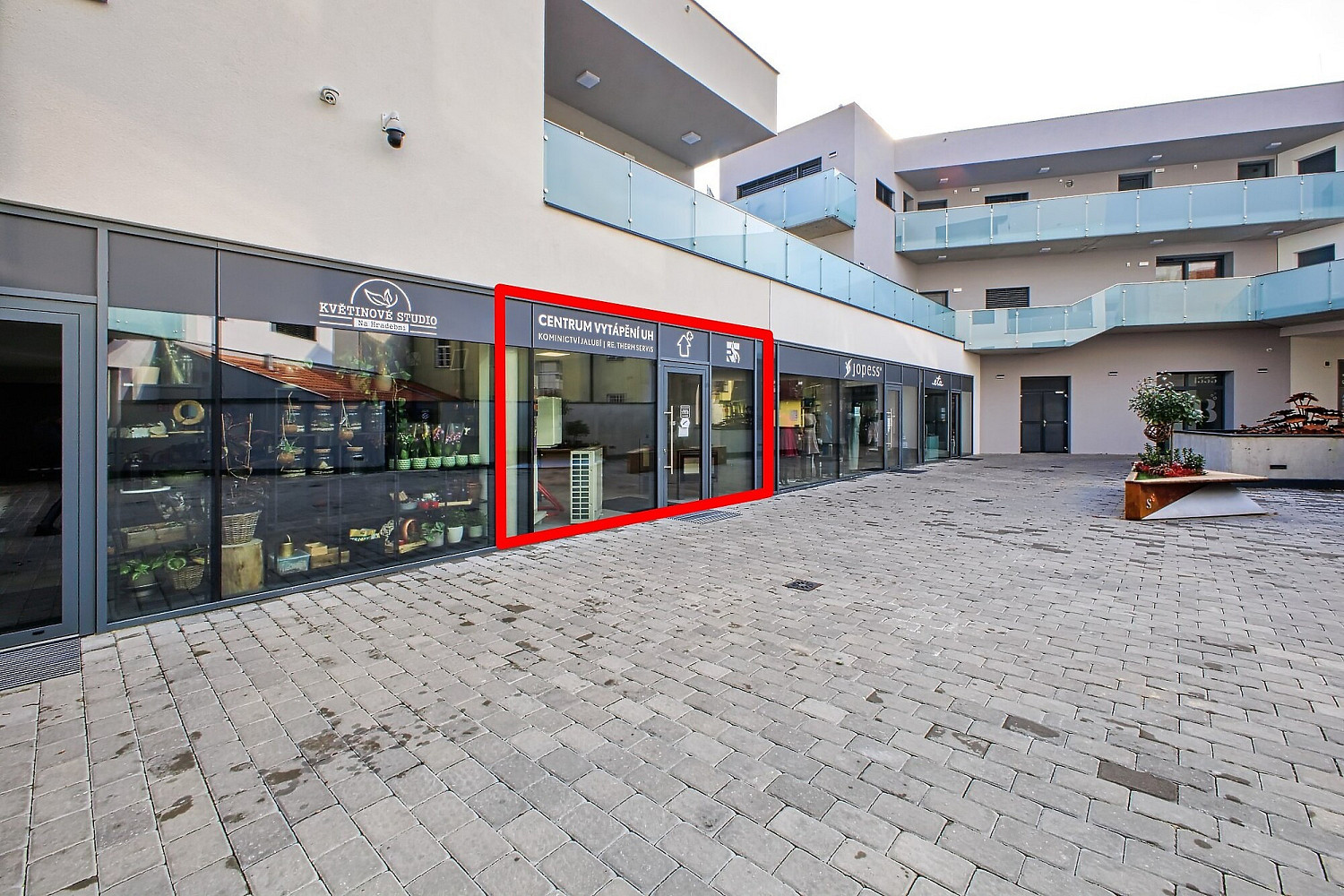 Pronájem obchodních prostor 69 m² – fotografie 2