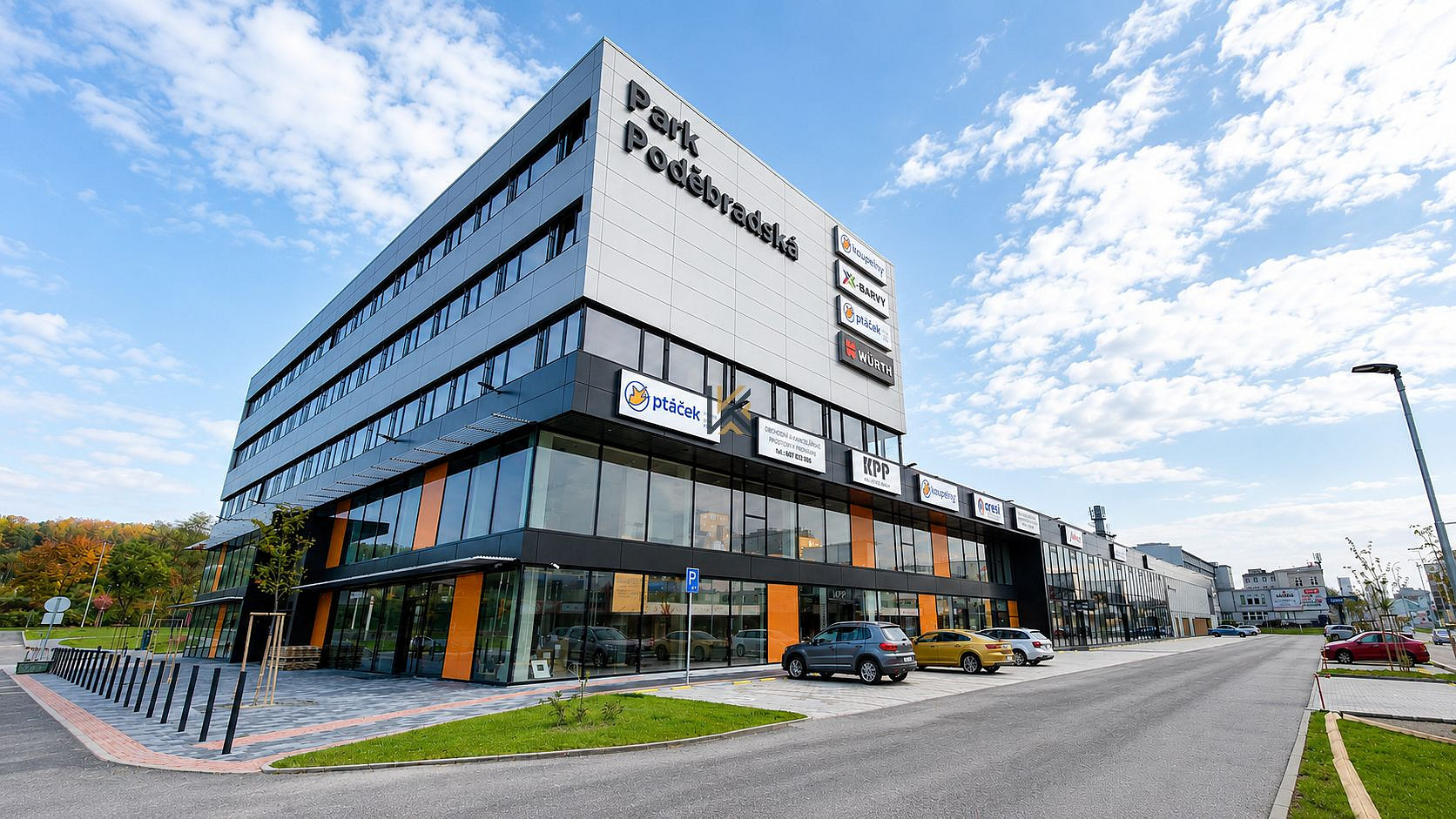 Pronájem kanceláře 416 m²