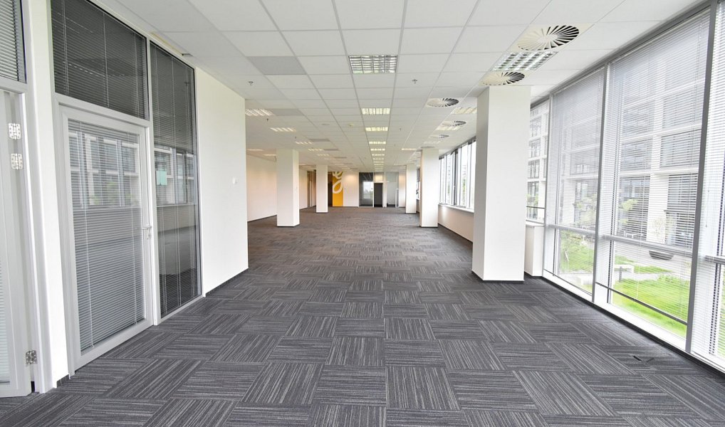 Pronájem kanceláře 2 870 m², Ořech – náhled fotky 4