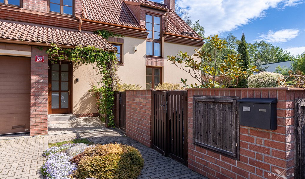 Prodej domu 250 m² s pozemkem 1 437 m², Dobřejovice – náhled fotky 3