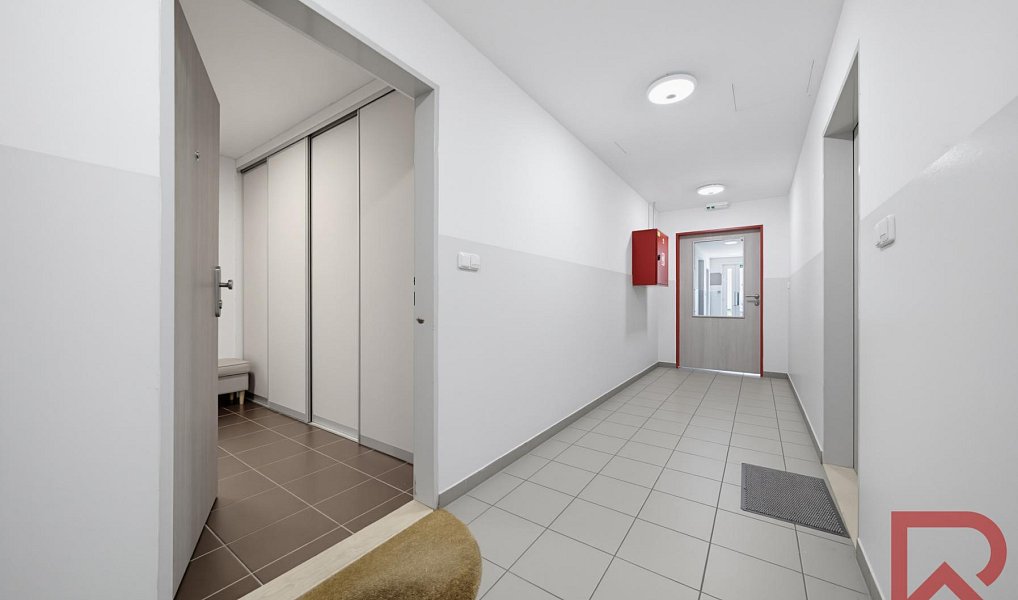 Prodej bytu 3+kk 94 m², Ostrov – náhled fotky 28