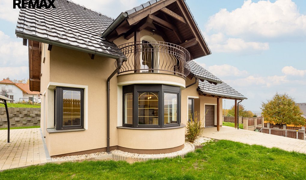 Prodej domu 205 m² s pozemkem 946 m², Jenišov – náhled fotky 2