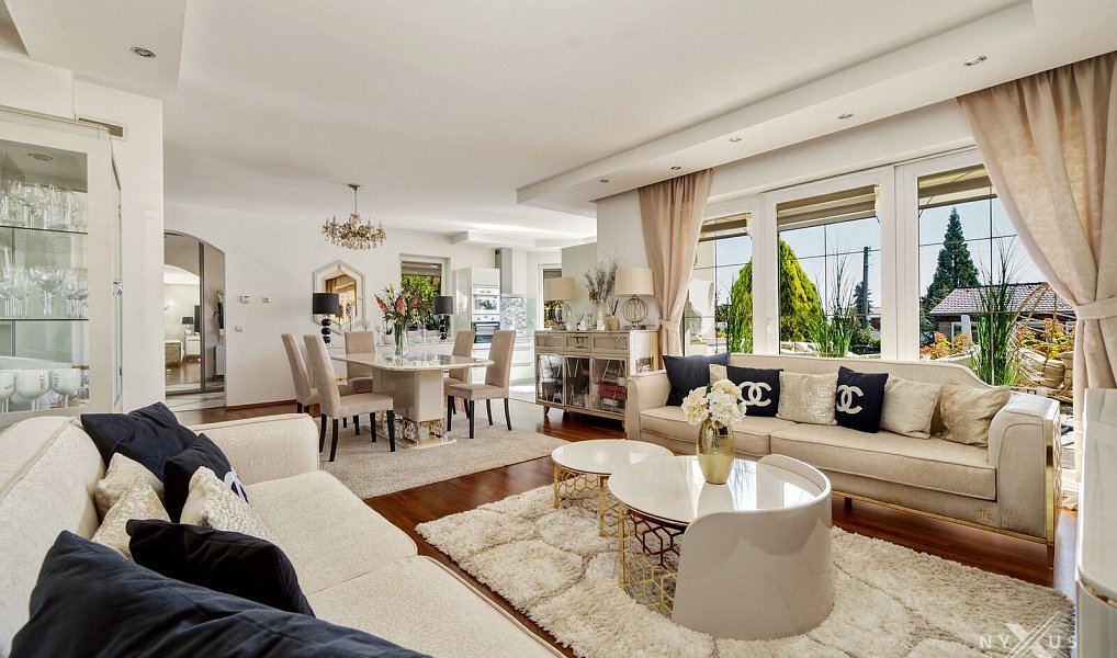 Prodej domu 323 m² s pozemkem 1 018 m², Kly – náhled fotky 2