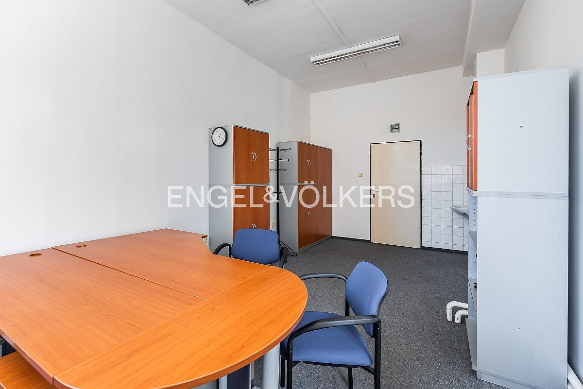 Pronájem kanceláře 32 m² – fotografie 3