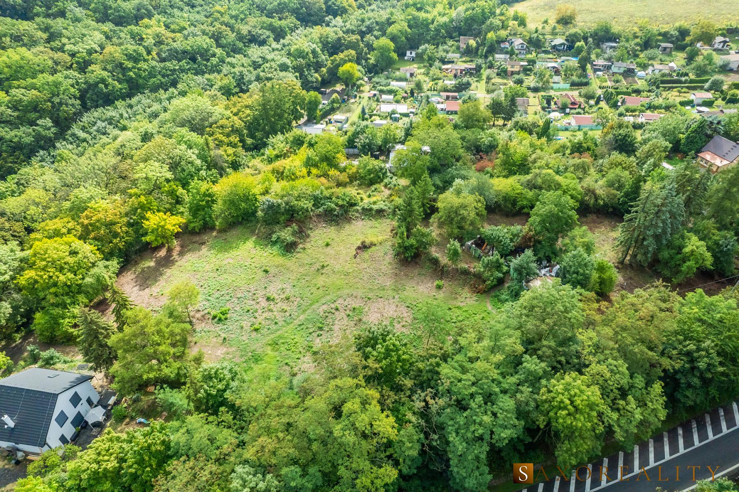 Prodej stavebního pozemku 768 m² – fotografie 3