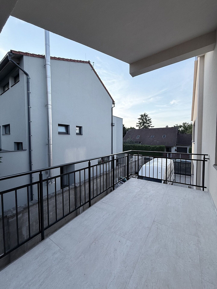 Pronájem bytu 3+kk 47 m² — photo 2
