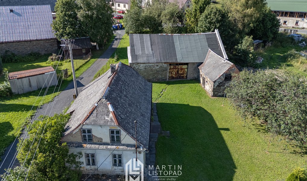 Prodej stavebního pozemku 1 379 m², Dvorce – náhled fotky 6
