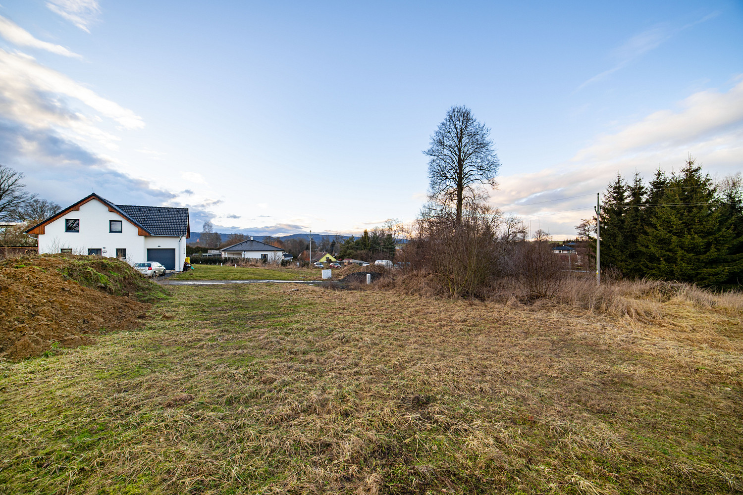 Prodej stavebního pozemku 868 m² – fotografie 2