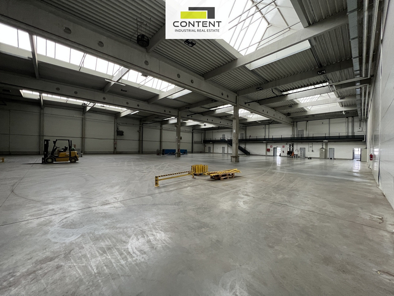Pronájem skladovacích prostor 1 359 m²