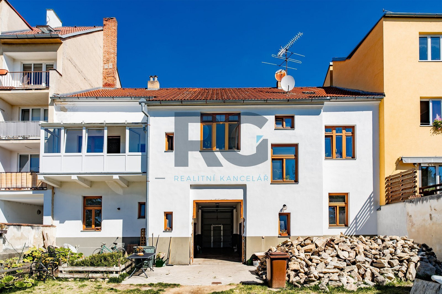 Prodej nájemního domu, činžáku 568 m² – fotografie 2