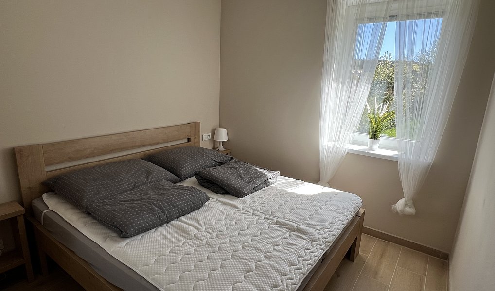 Pronájem bytu 3+kk 55 m², Nový Knín – náhled fotky 2