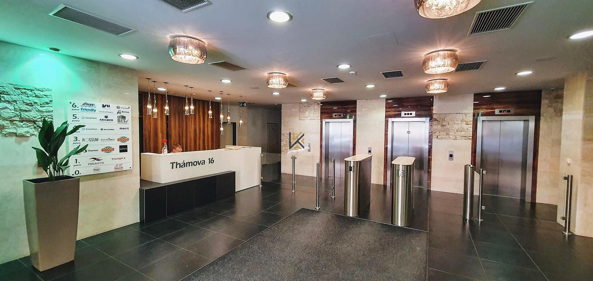 Pronájem kanceláře 235 m² – fotografie 3