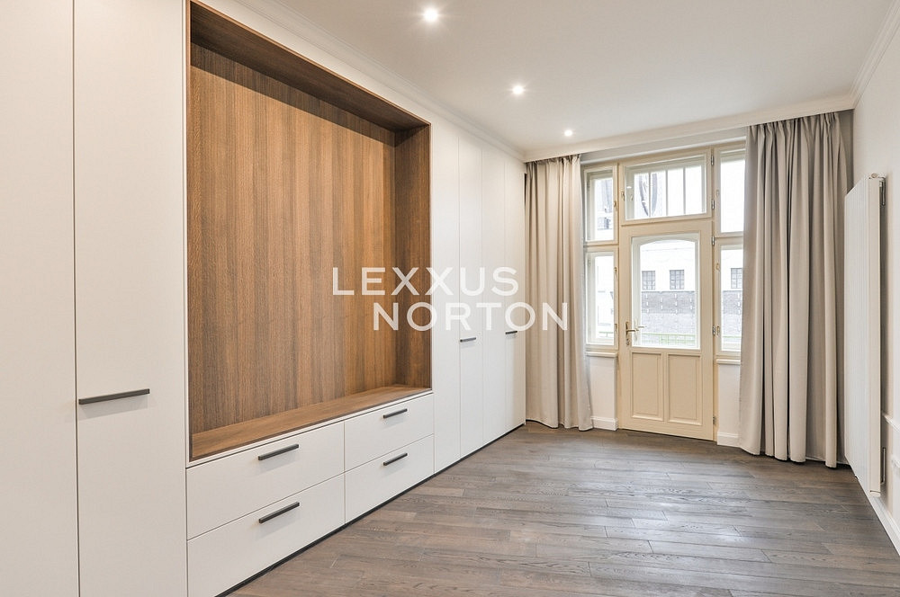 Pronájem bytu 4+kk 167 m² — photo 4