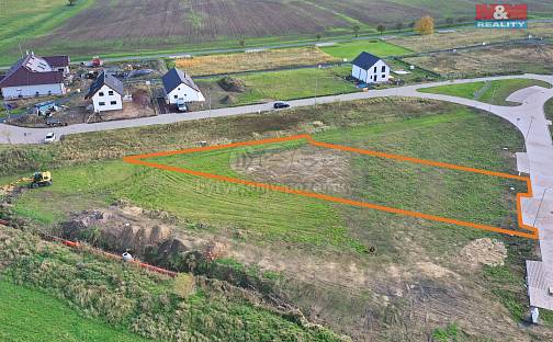 Prodej stavebního pozemku 1 340 m², Divec, okres Hradec Králové