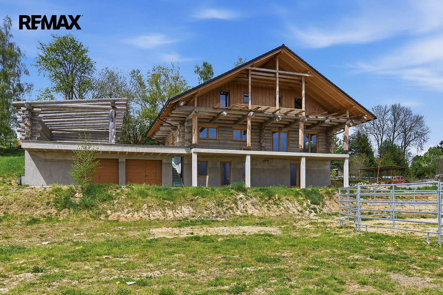 Prodej domu 440 m² s pozemkem 10 980 m²