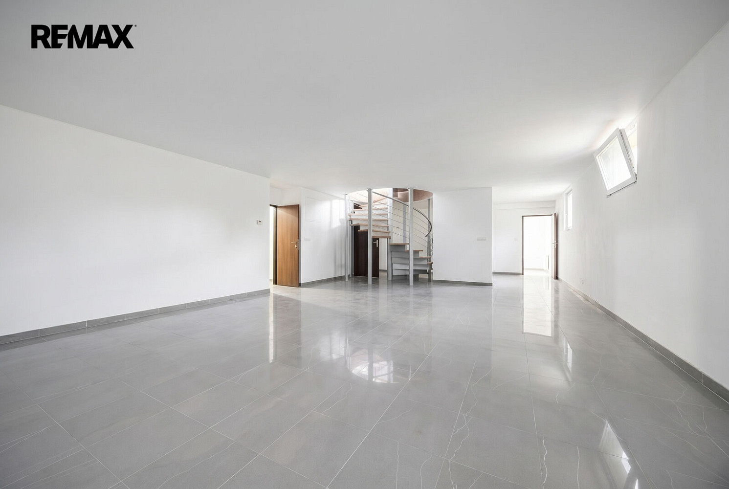 Pronájem obchodních prostor 150 m²