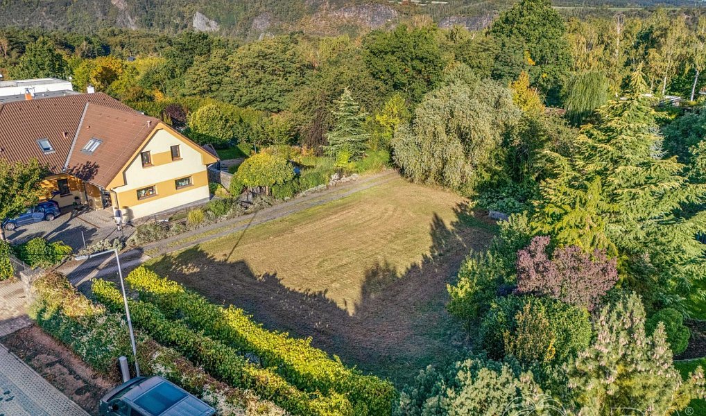 Prodej stavebního pozemku 2 115 m², Husinec – náhled fotky 10