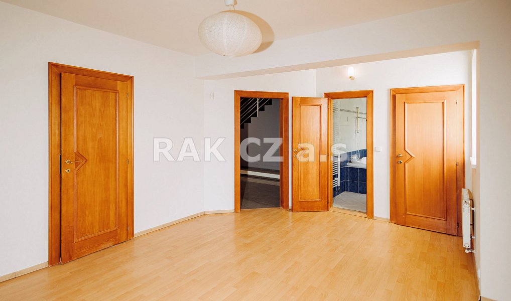 Prodej domu 577 m² s pozemkem 676 m², Praha – náhled fotky 11