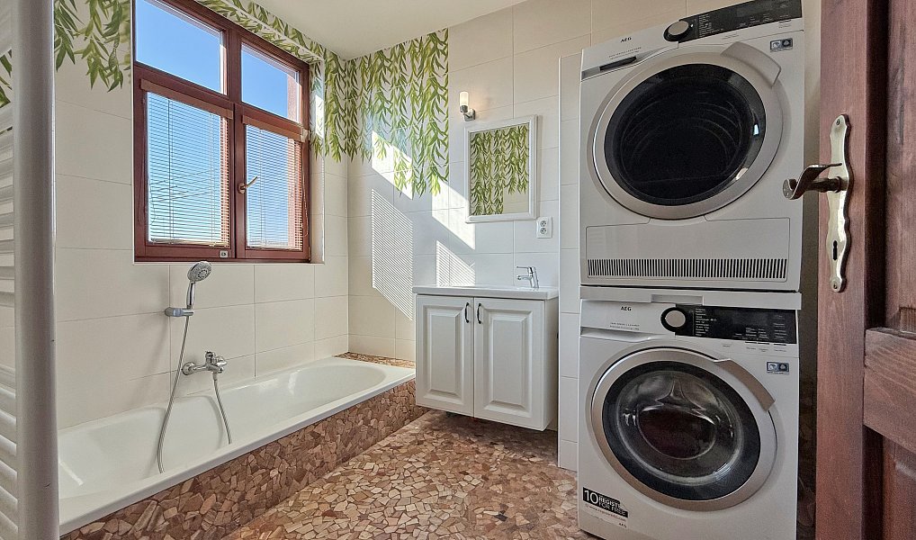 Prodej domu (jiného typu) 226 m² s pozemkem 358 m², Holice – náhled fotky 18