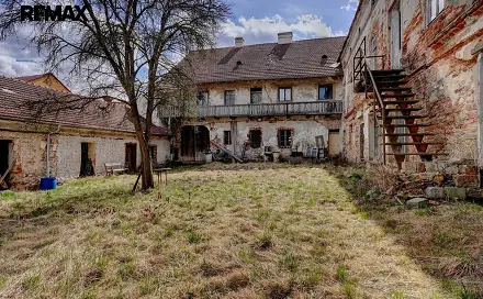 Prodej domu 1 200 m² s pozemkem 2 155 m², Josefa Uhra, Lomnice, okres Brno-venkov