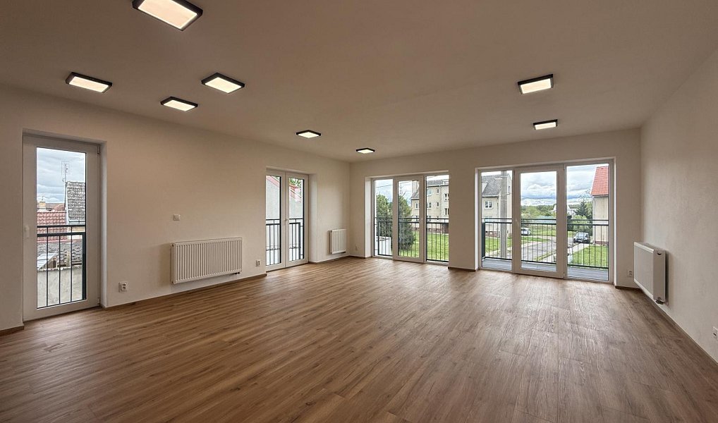Pronájem bytu 2+kk 74 m², Úherce – náhled fotky 2