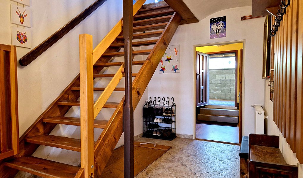 Prodej ubytovacího objektu 316 m², Benešov u Semil – náhled fotky 15