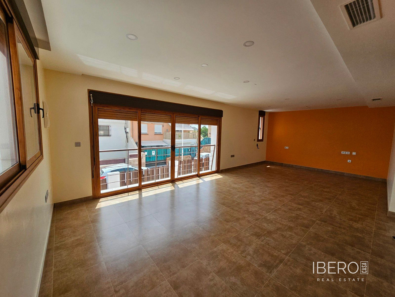 Prodej domu 760 m² s pozemkem 1 000 m² - View 2