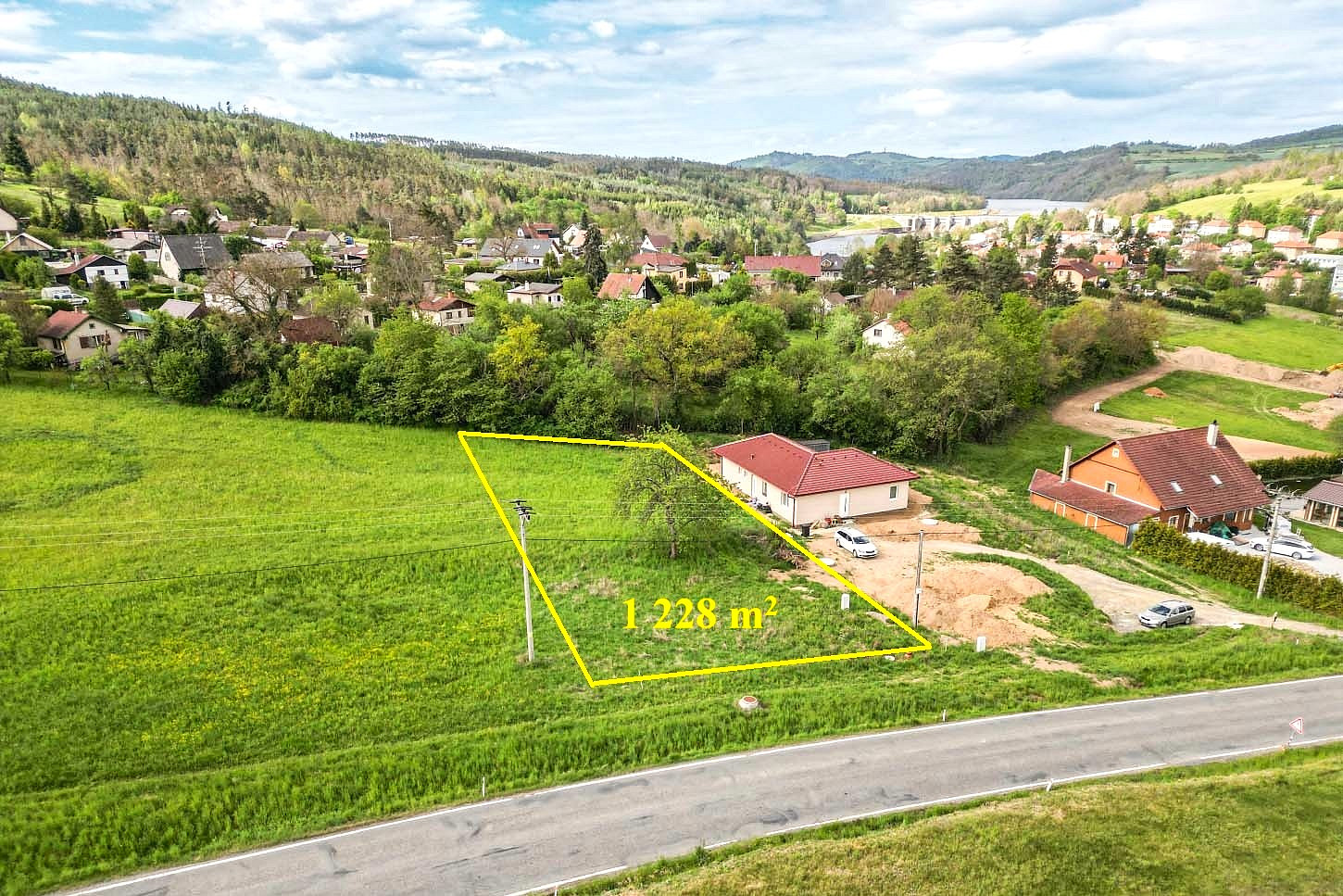 Prodej stavebního pozemku 1 228 m² – fotografie 2