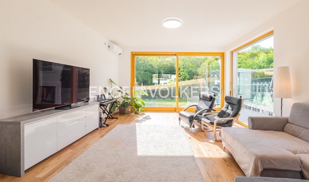 Pronájem domu 219 m² s pozemkem 341 m², Praha – fotka 1 z 15